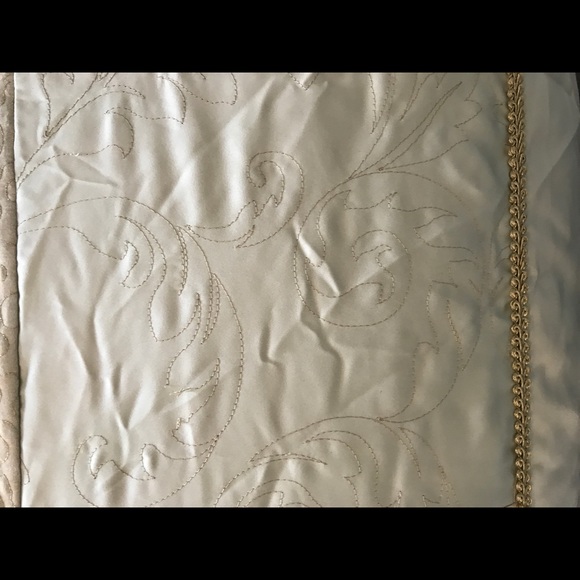 King comforter - Nicole Miller Designer - Picture 12 of 15